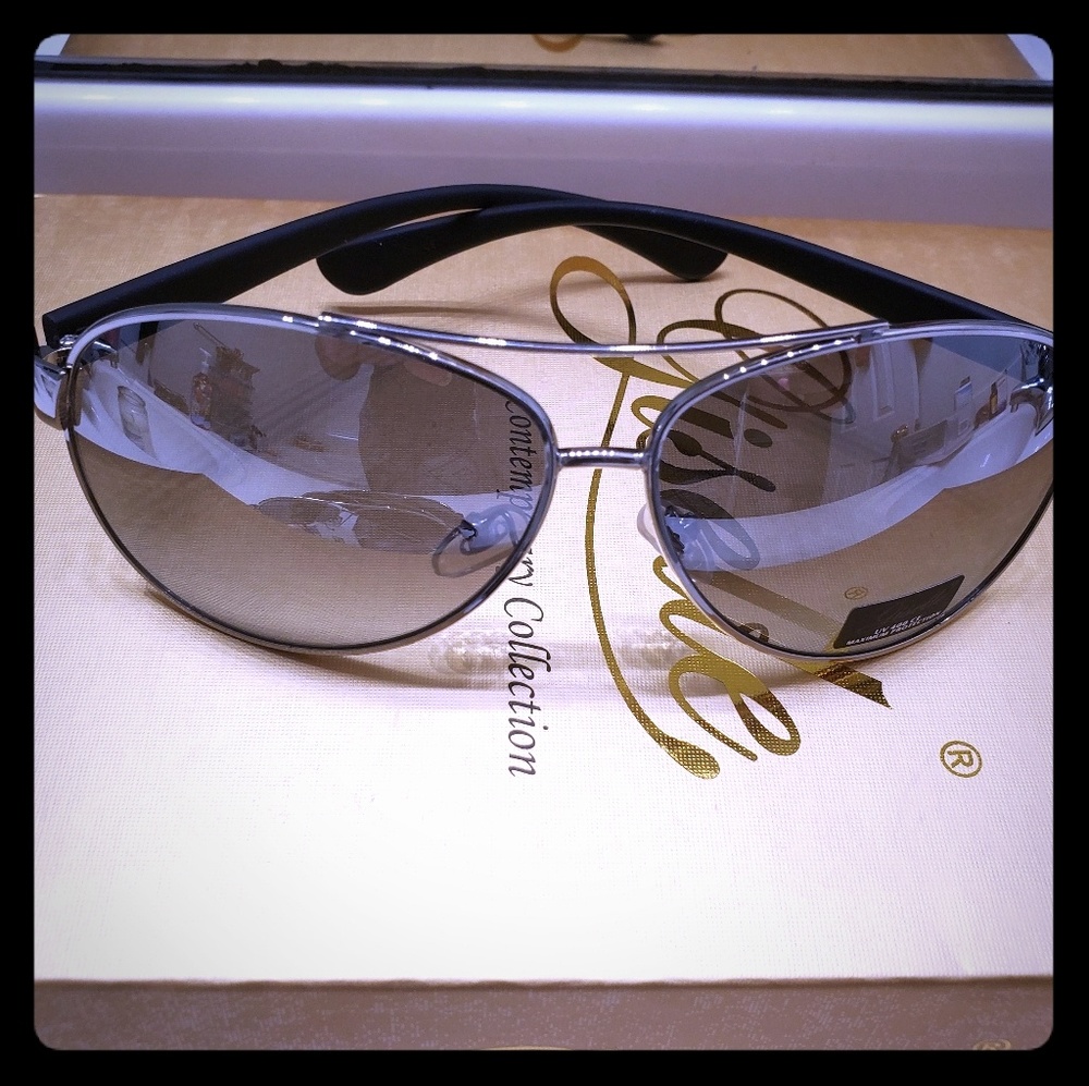 Summer 2019 black armed Giselle aviators